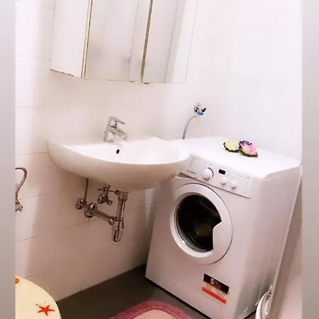 Close Apartment